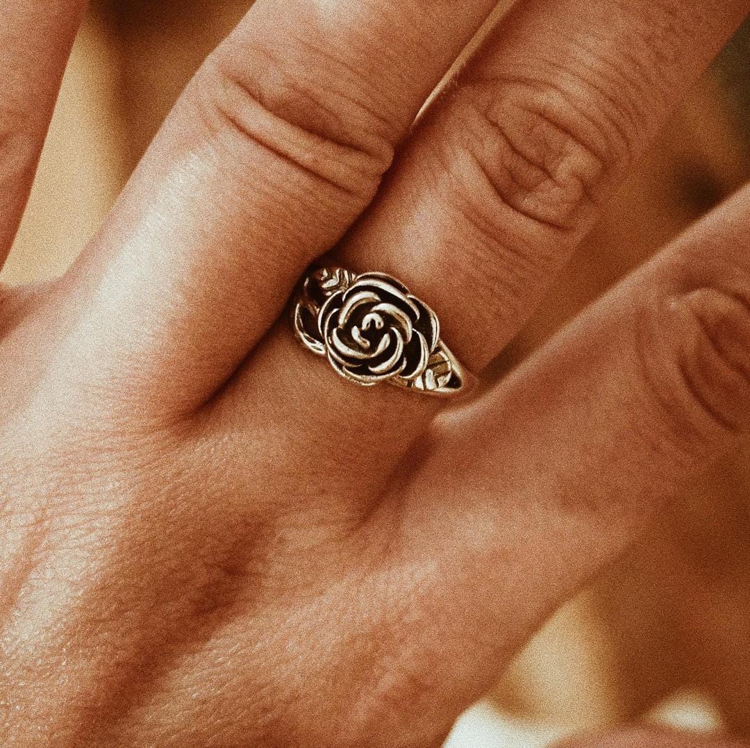 DEATHLY ROSE. Flourishing Rose Silver Ring REGALROSE