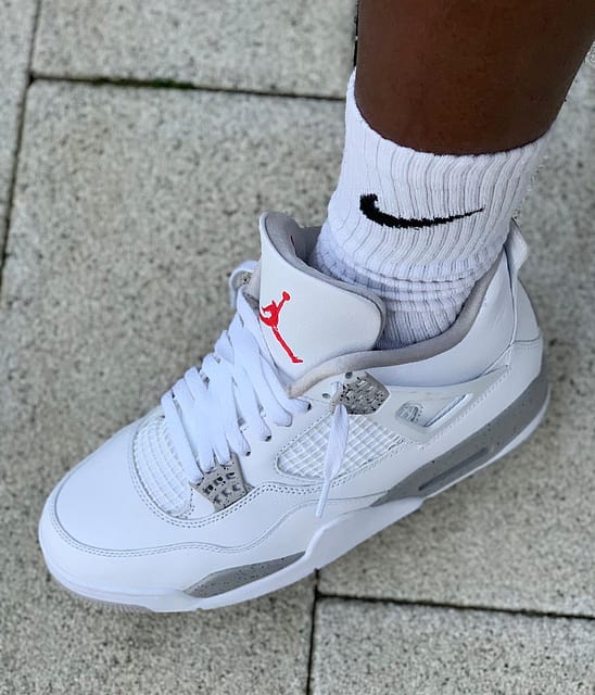 Jordan 4 online blanca